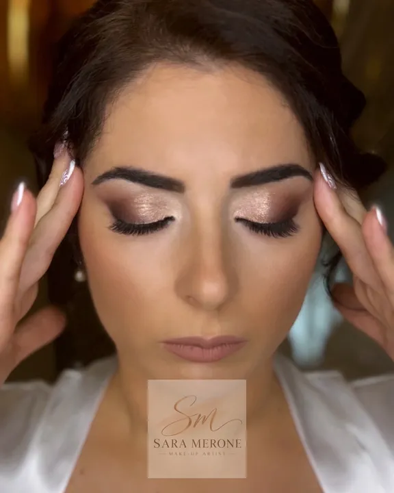 Dettaglio del trucco sposa: occhi sfumati in primo piano