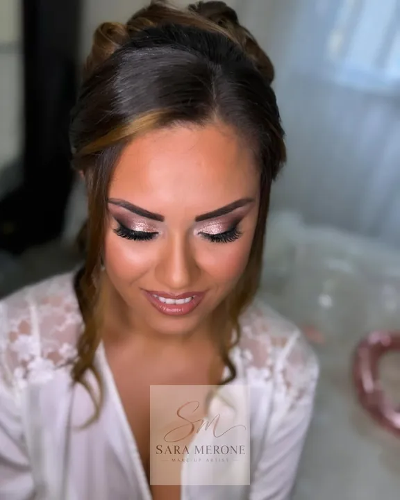 Trucco sposa naturale in un momento dei preparativi