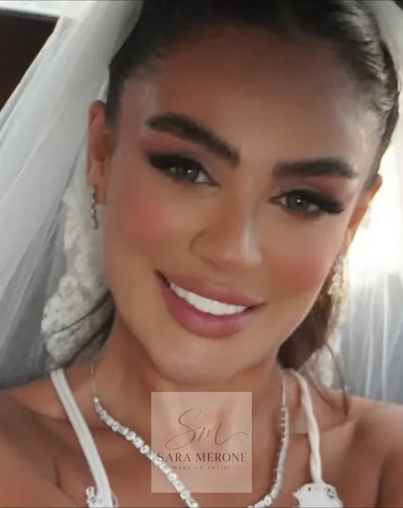 Look make-up completato per una cerimonia