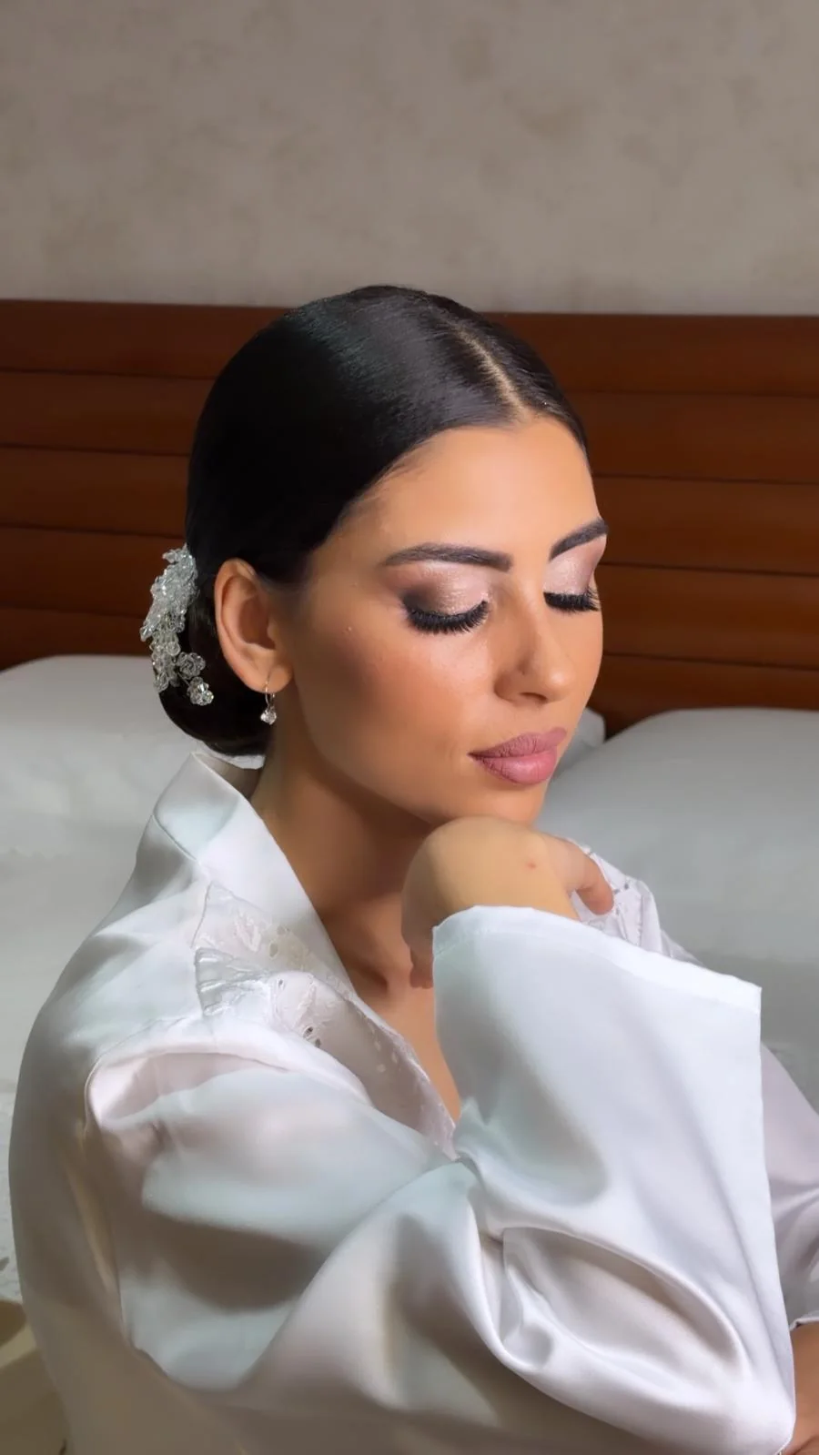 Sposa con elegante trucco occhi soft glam